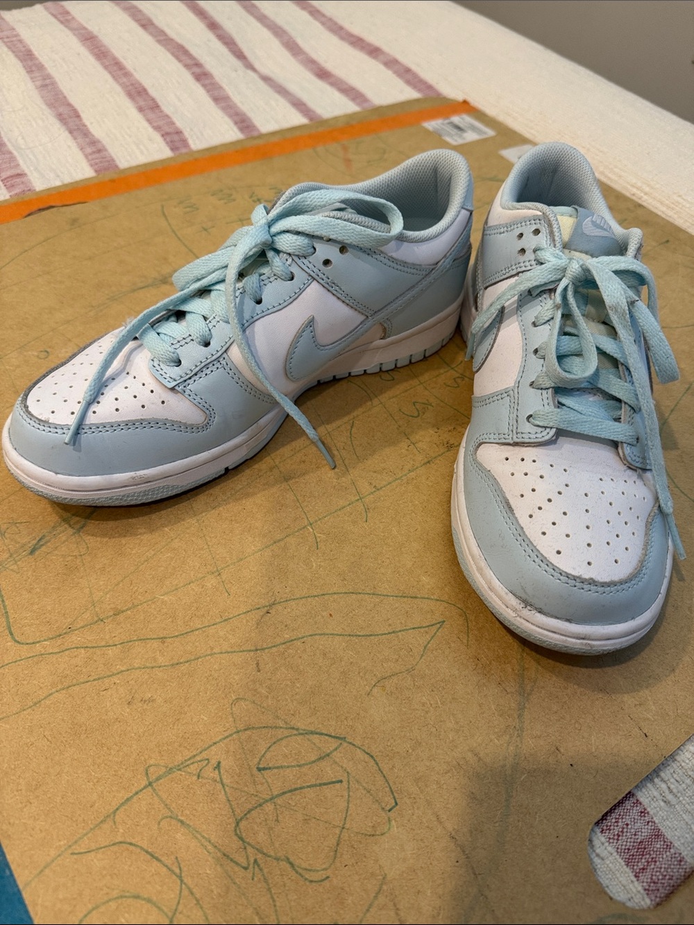 Nike Kids Low-Top Sneakers in Light Blue and White